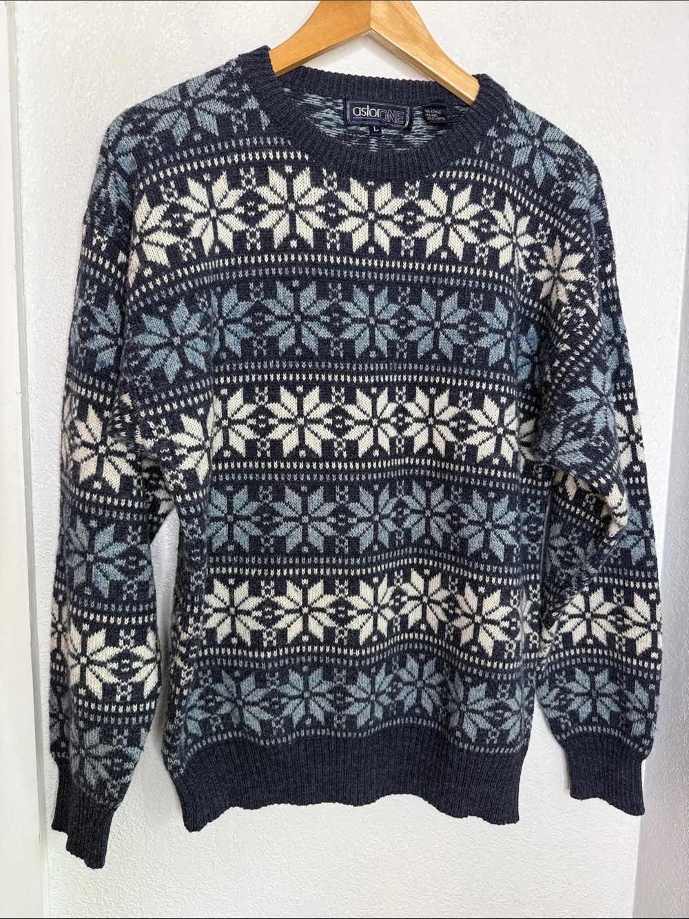 Vintage Astor One Fair Isle Wool Blend Snowflake Knit Sweater Size Large Nordic